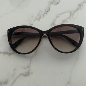 Tom Ford "Gina" tortoise shell no box excellent condition